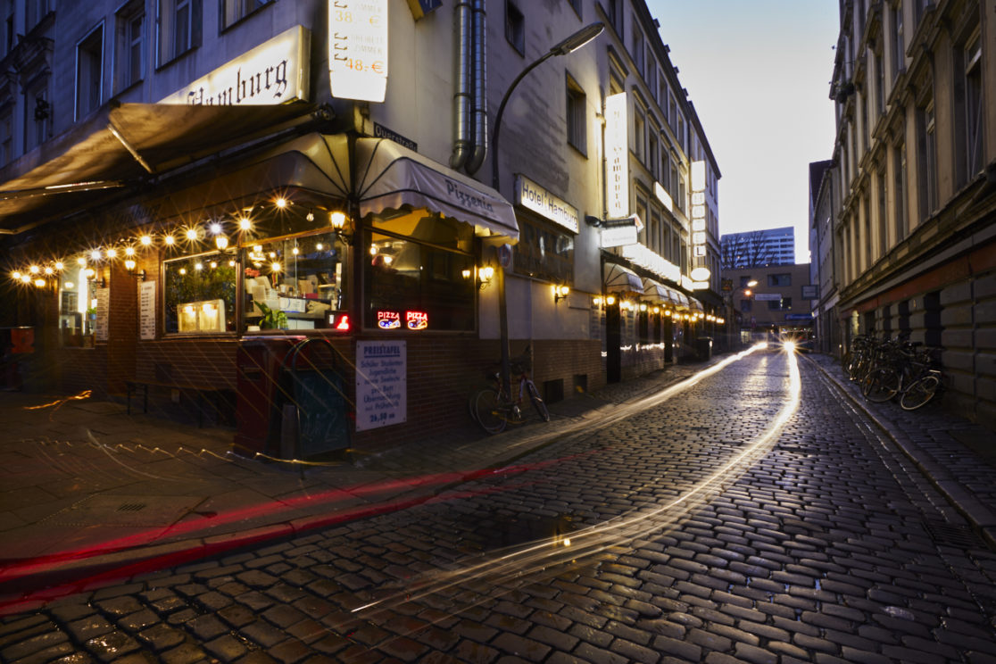 kein Mensch auf der Strasse, Stay at home