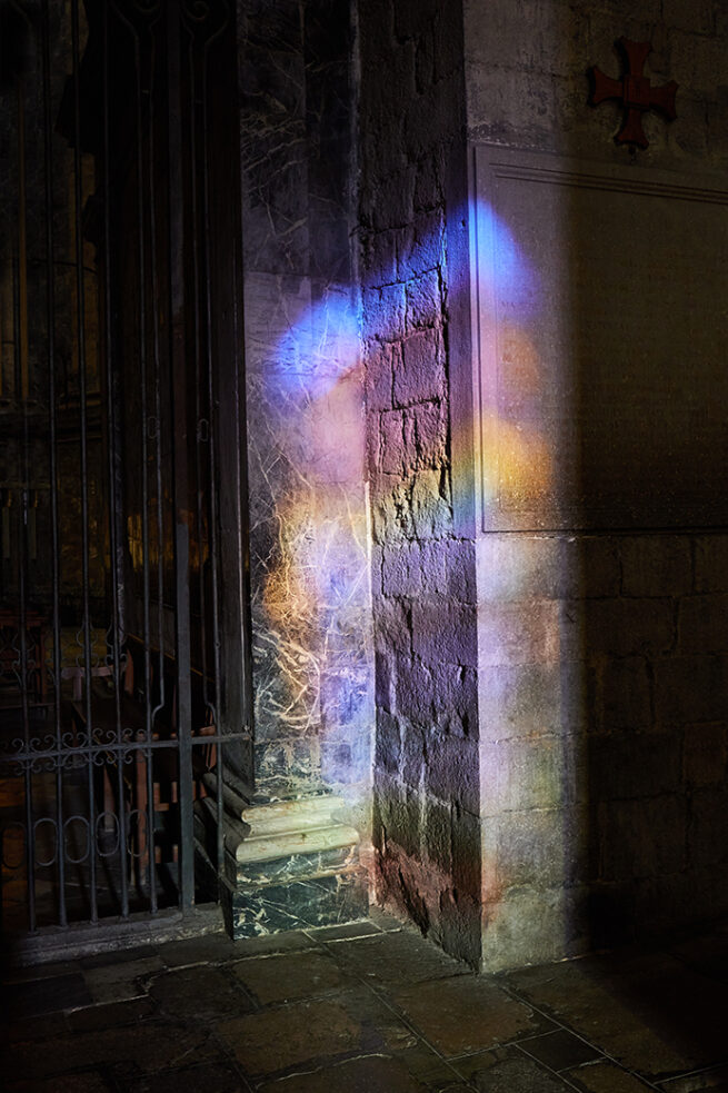 Seitensprünge, die durch eine Paarbildung mit Licht, Perspektive, Farben und Linien ein neues Spannungsverhältnis bilden, neu definiert.